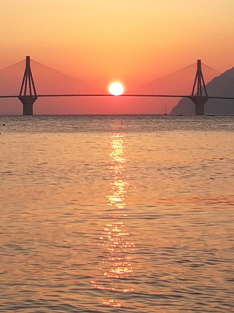 When the Bridge and the Sun play diabolo...