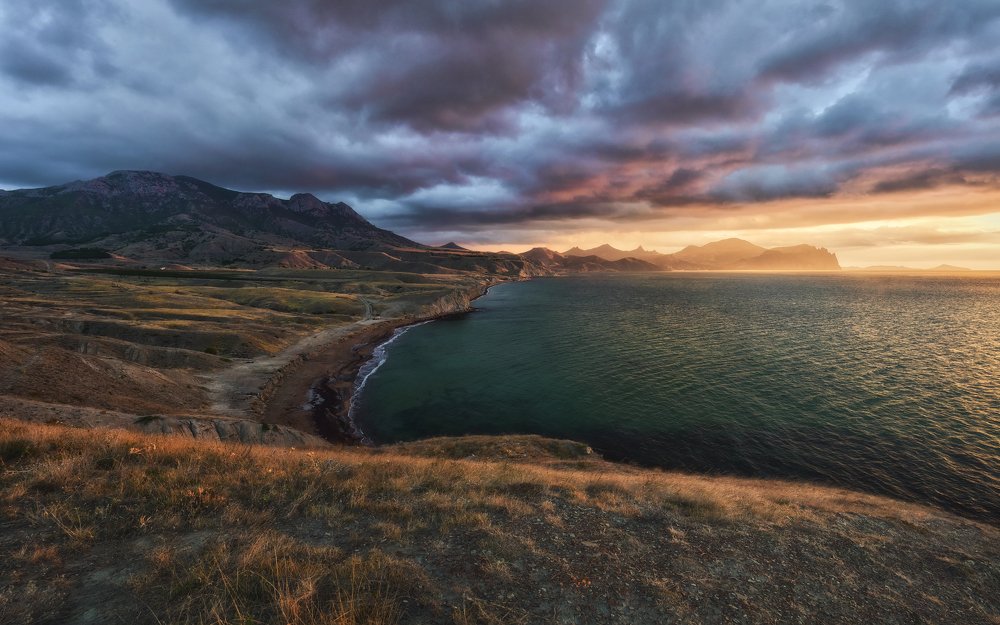 Хмурый черноморский рассвет...