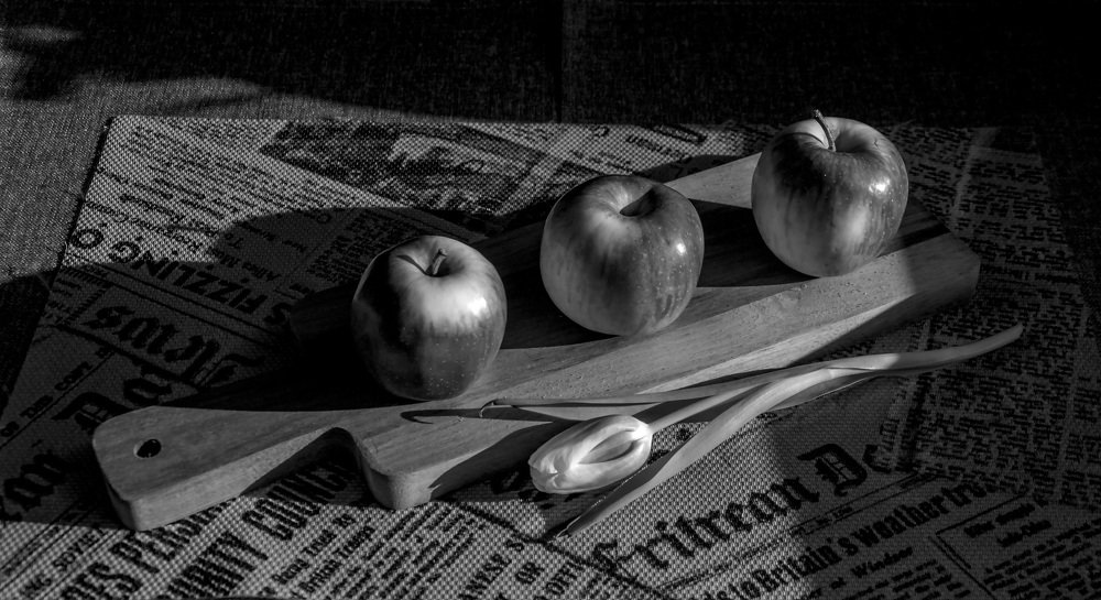 Натюрморт с яблоками