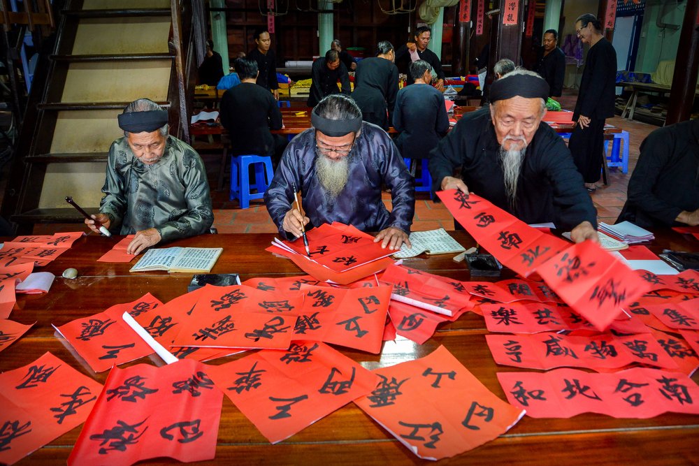 Viết liễn đón xuân