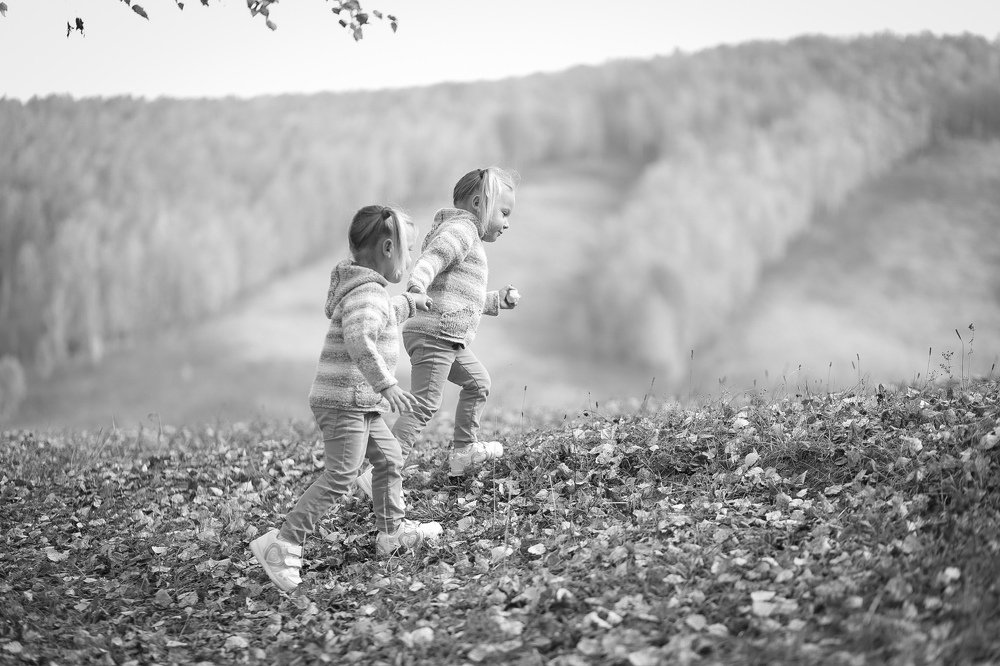 Вперёд по жизни за руку