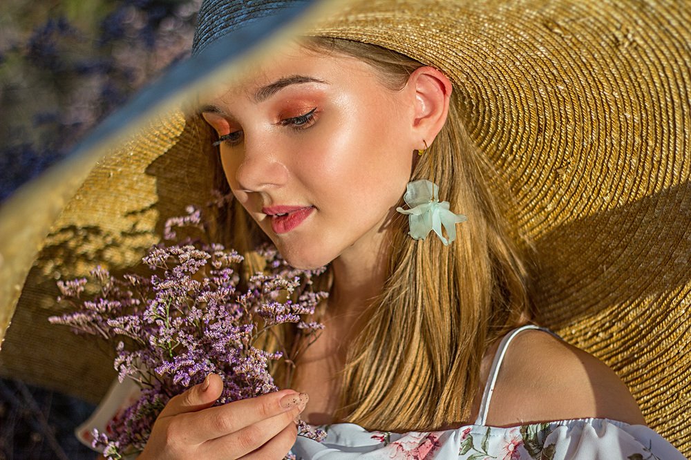 Гламурная дама в шляпе