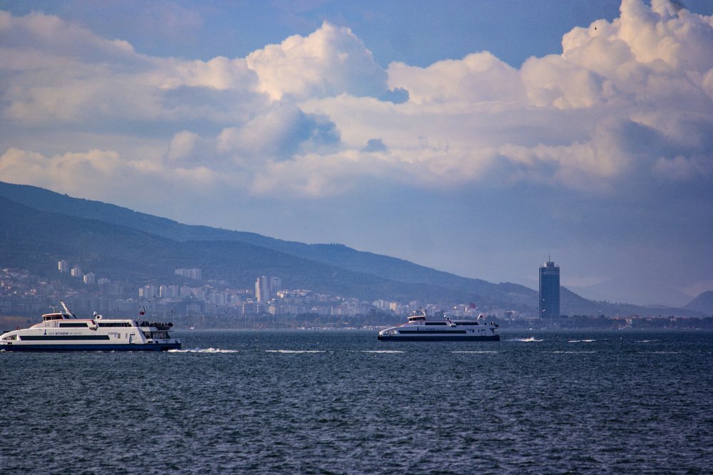 Maviliğin ortasında