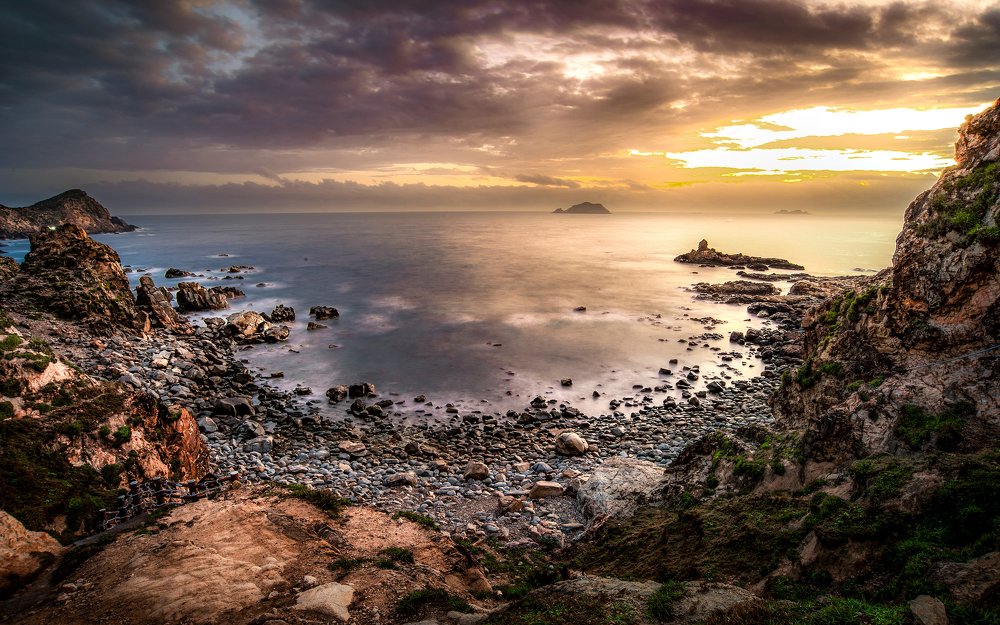 Photograph by Dinh Van Thinh