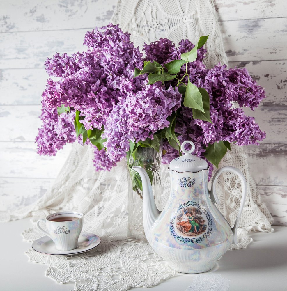 Натюрморт с сиренью