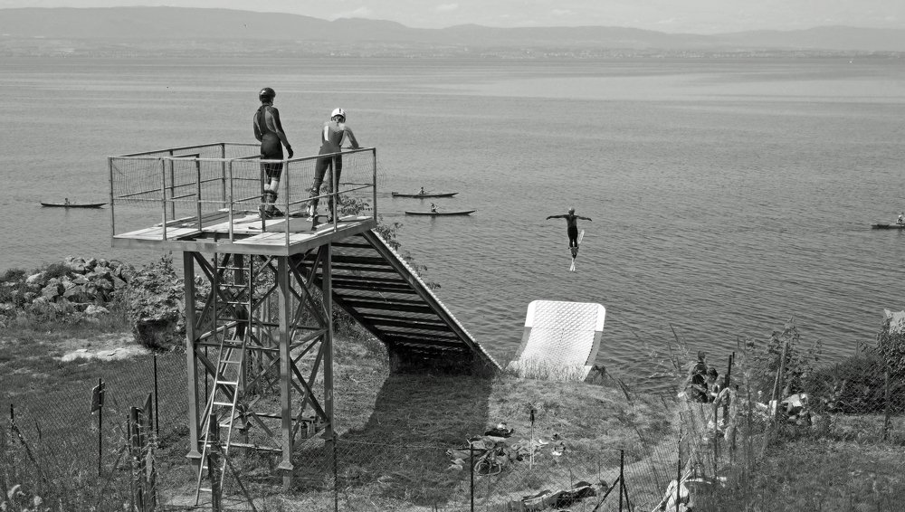 Freestyle ski training on Leman lake