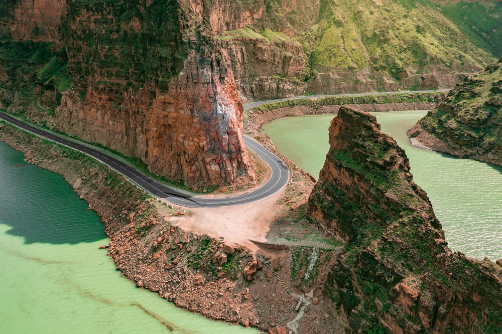 Дорога в горах Дагестана