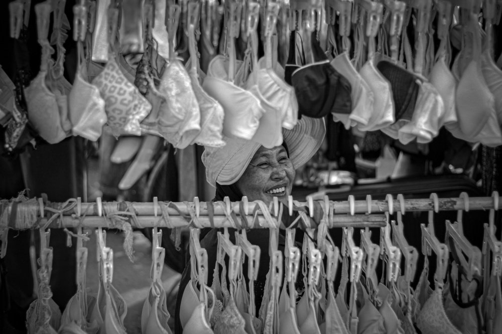 Smile from Mrs. secondhand seller