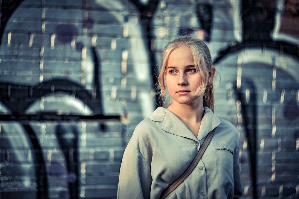 Девушка из будущего. (A girl from the future.)