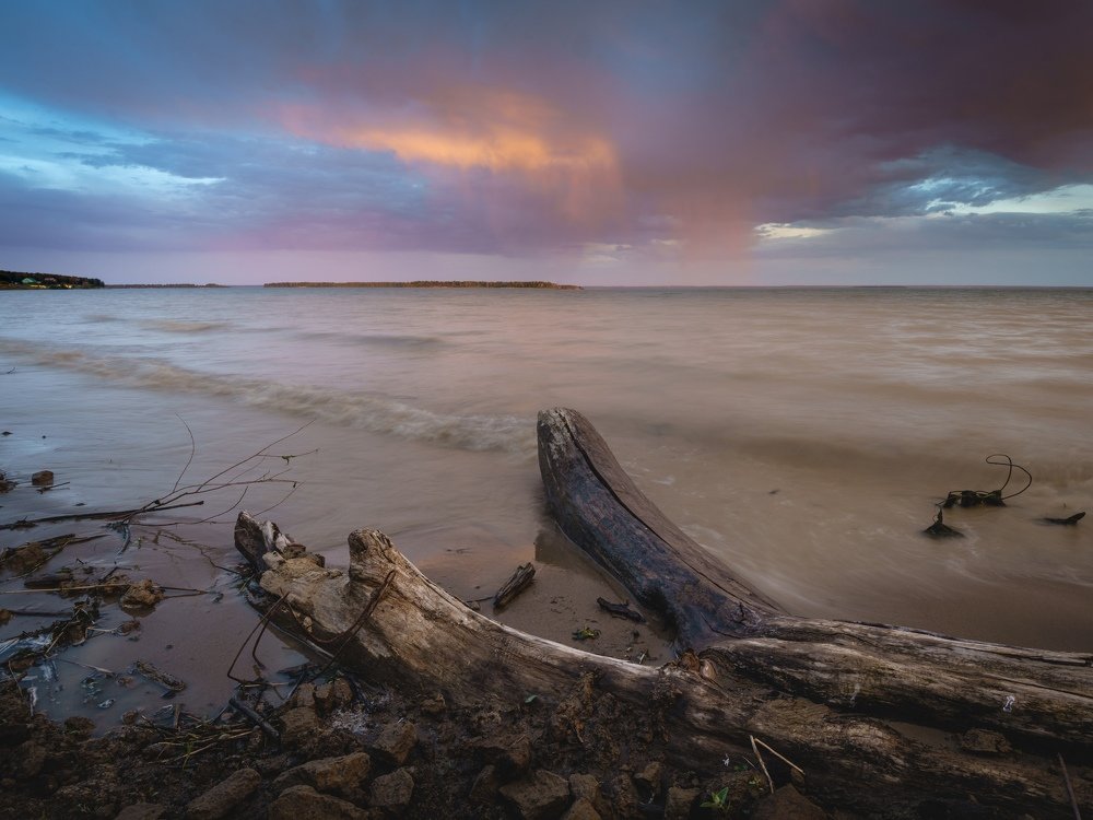 Дождливое море на закате