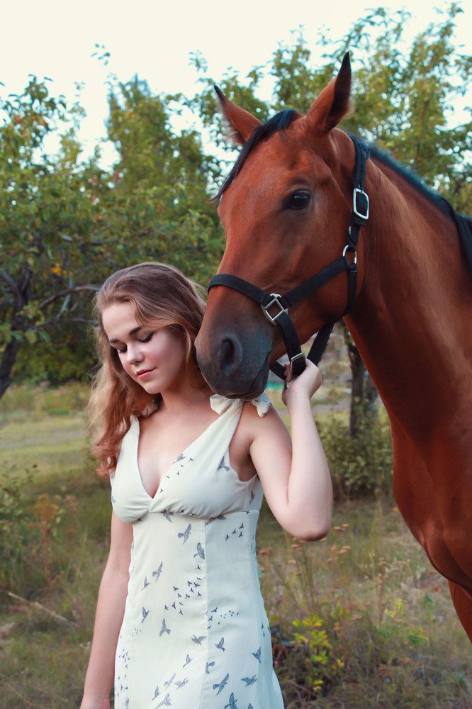 Девушка с лошадью