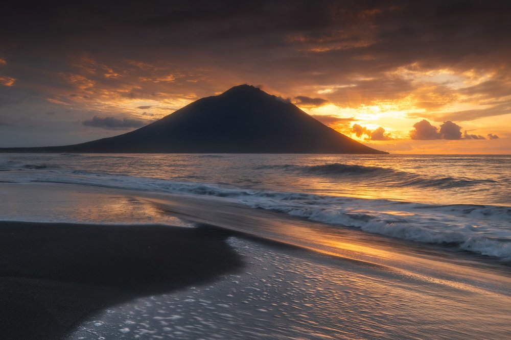 Sunset to the vulcano Atsonupuri view.