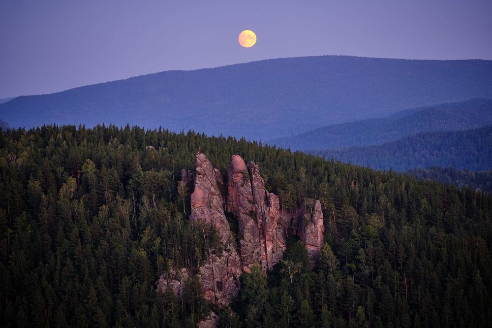Луна на Столбах