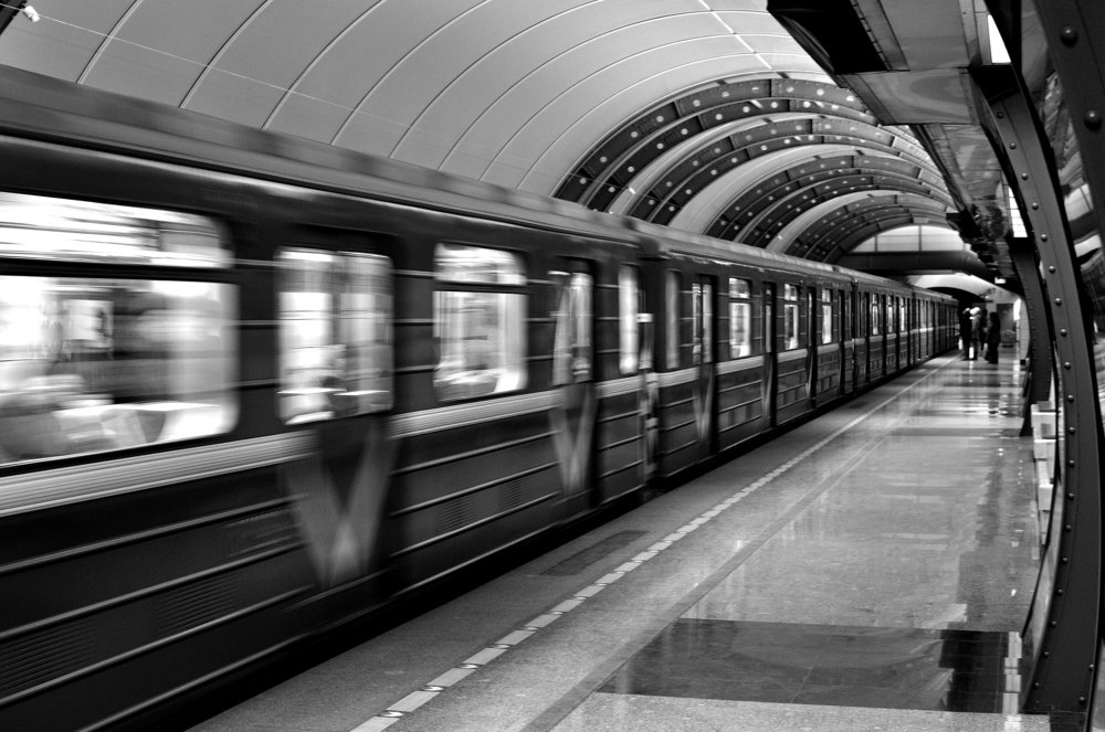 Поезд прибывает