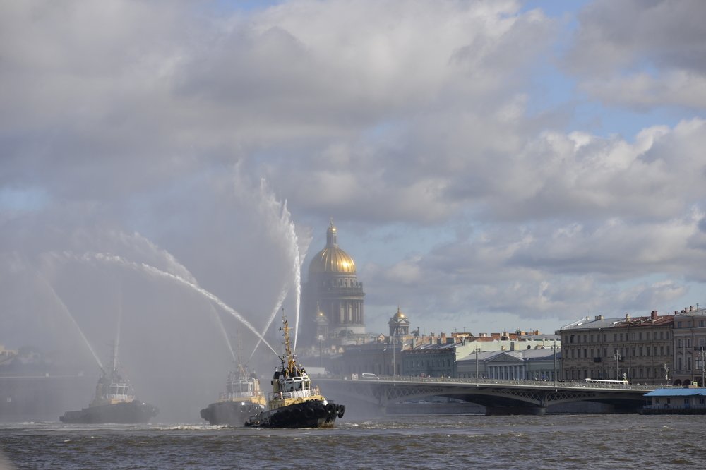 Вальс буксиров на Неве.