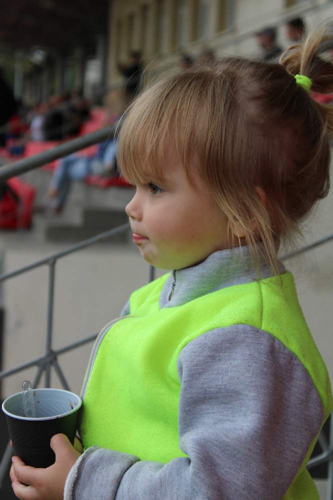 Маленькая болельщица