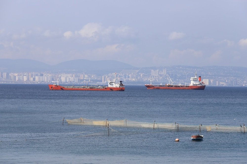 А я просто рыбачу