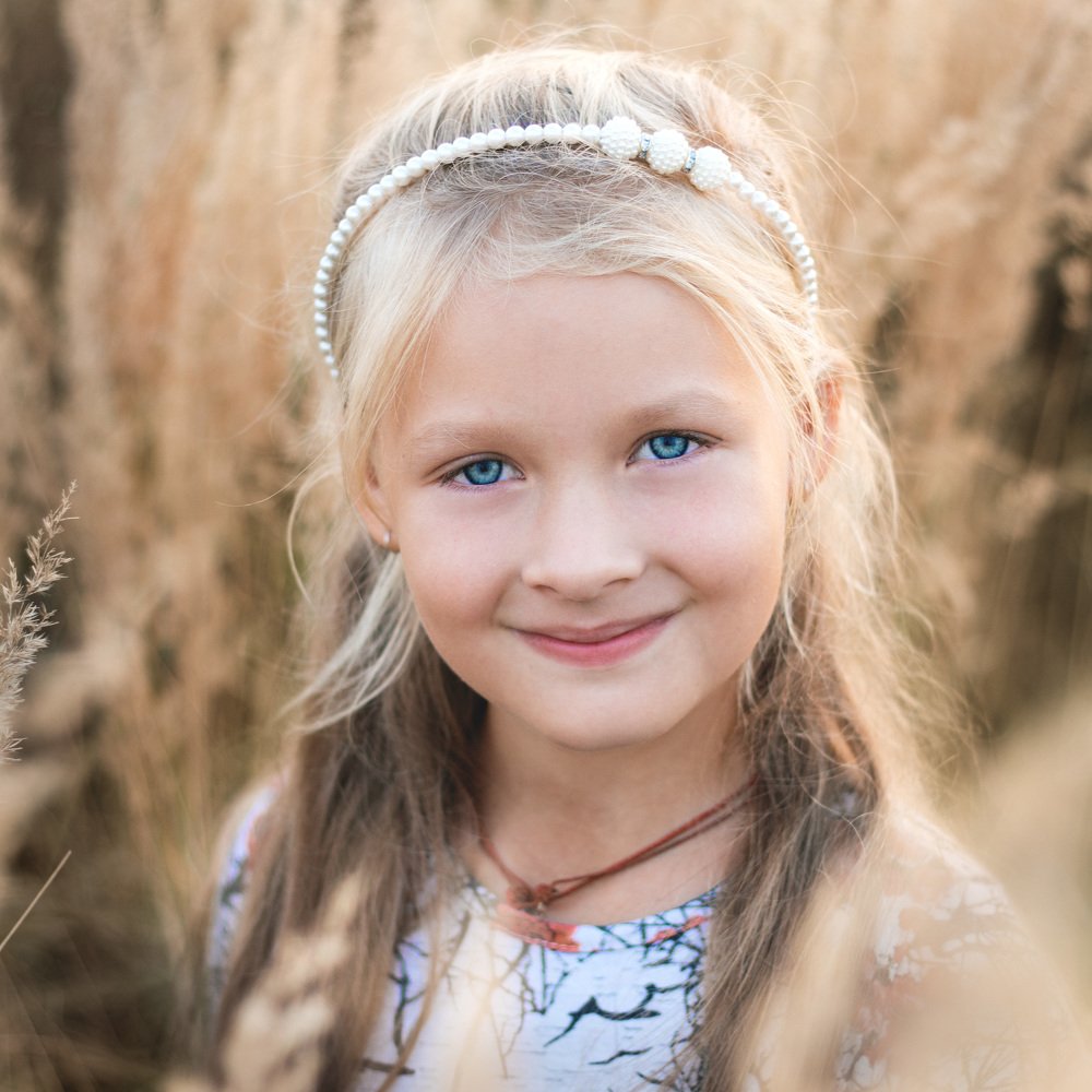 Девочка в поле